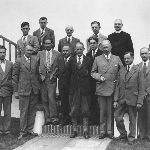 Leading scientists at Carnegie’s Seismological Laboratory in Pasadena, California.